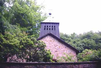 Glockenturm der Friedhofskapelle